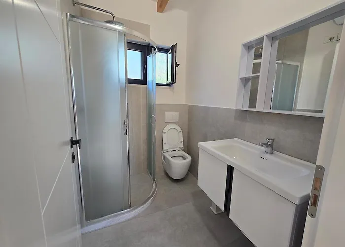 Poolside Bliss - Escape & Relax Villa