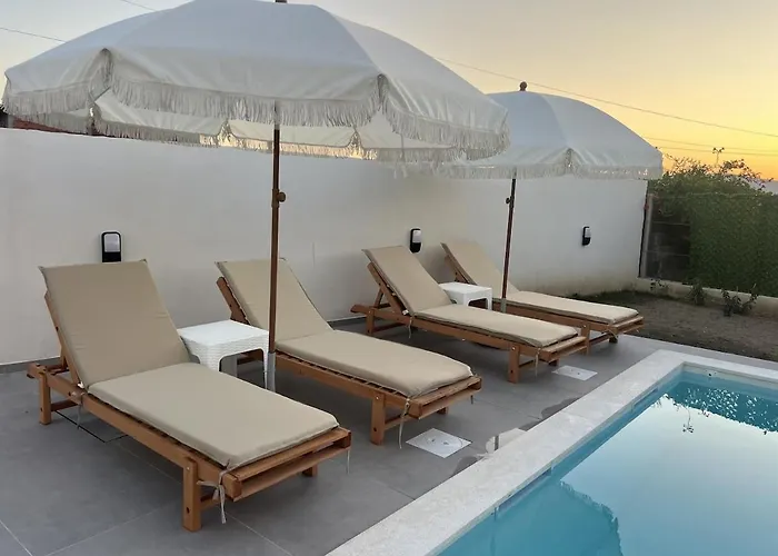 Poolside Bliss - Escape & Relax Vila *