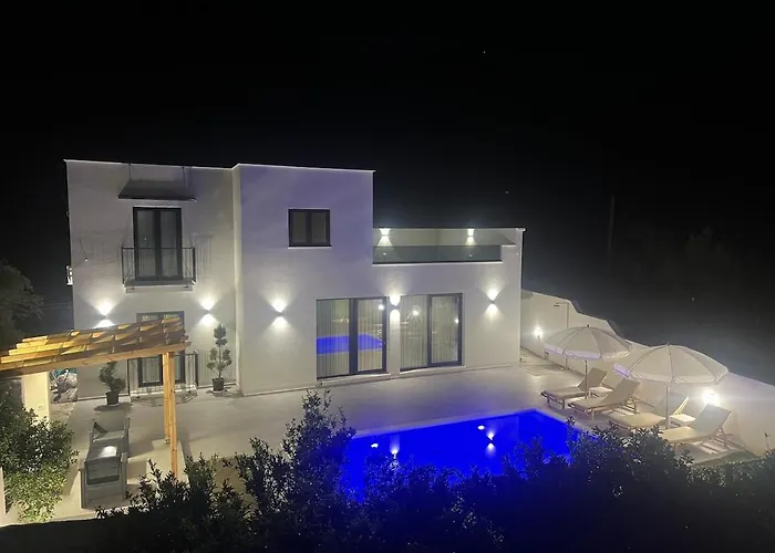 Vila Poolside Bliss - Escape & Relax Kalmet