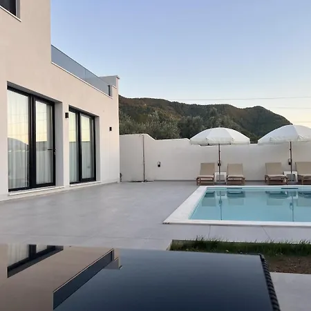 Poolside Bliss - Modern Villa فيلة *