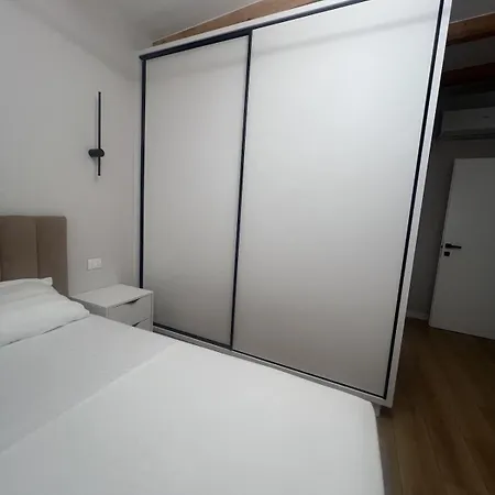 Vila Poolside Bliss - Escape & Relax