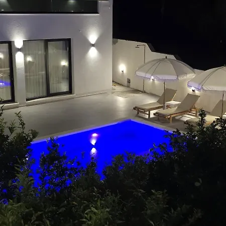 Poolside Bliss - Escape & Relax Vila *