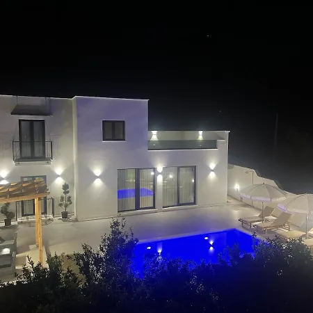 فيلة Poolside Bliss - Modern Villa Kalmet