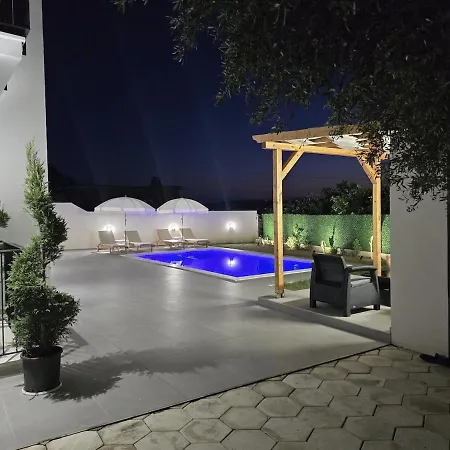 Poolside Bliss - Modern Villa
