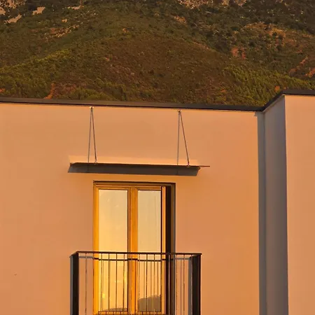 Poolside Bliss - Modern Villa فيلة Kalmet