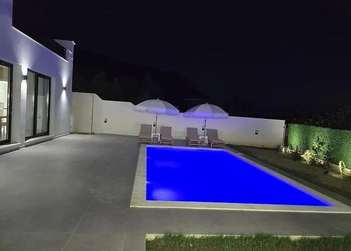 Poolside Bliss - Escape & Relax Villa Kalmet