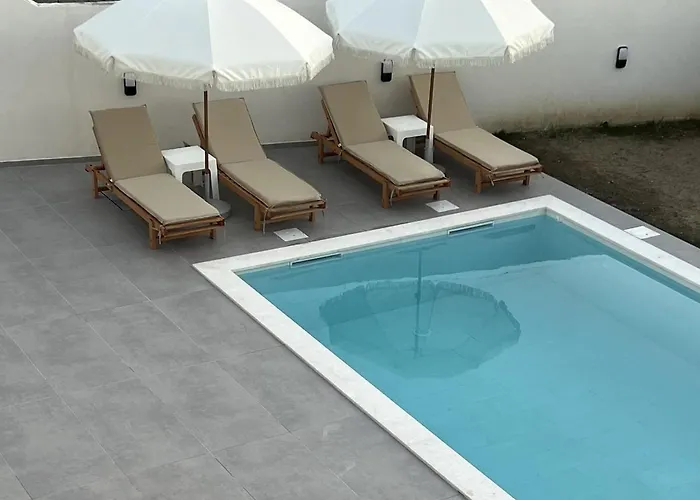 Poolside Bliss - Escape & Relax *