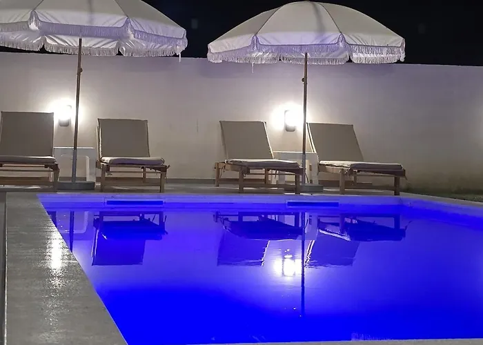 Villa Poolside Bliss - Escape & Relax *