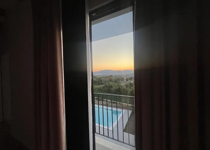 Poolside Bliss - Escape & Relax *