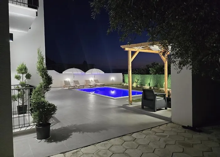 Poolside Bliss - Escape & Relax