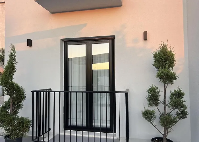 Poolside Bliss - Escape & Relax Villa Kalmet