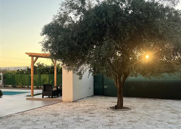 Poolside Bliss - Escape & Relax Villa Kalmet